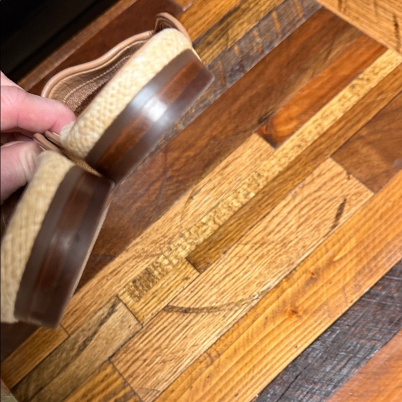 Vionic Natural Raffia Slip-On Mules - Picture 9 of 10